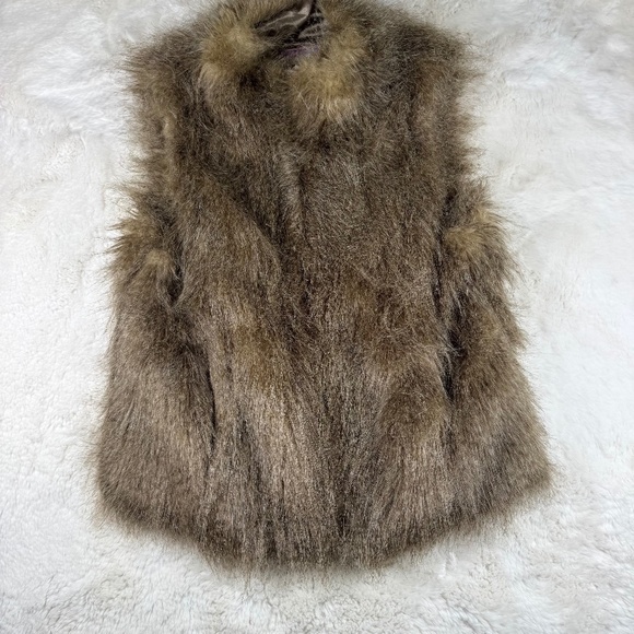 Johnnie B Quality Goods Mini Boden Faux Furry Vest Size 16+ Teens/Women's Small - Picture 1 of 8